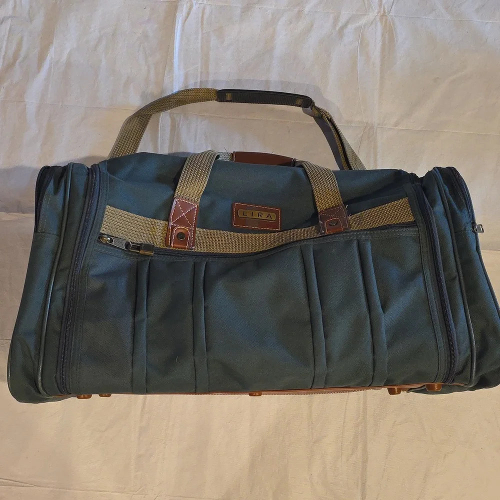 Lira By Ascot Large Travel Duffel Bag Green Tan‎ 23x10x12